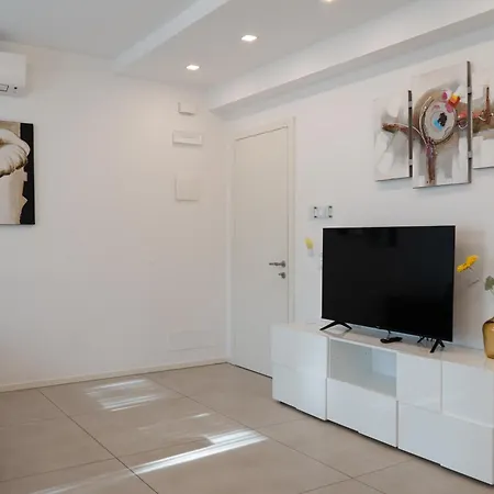 Fior Schiller דירה *