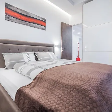 Fior Schiller Apartment