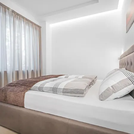 Apartment Fior Schiller Meran